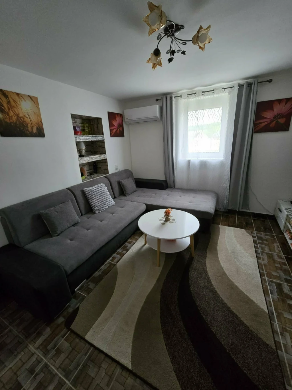 Felújított ház eladó Versegen!