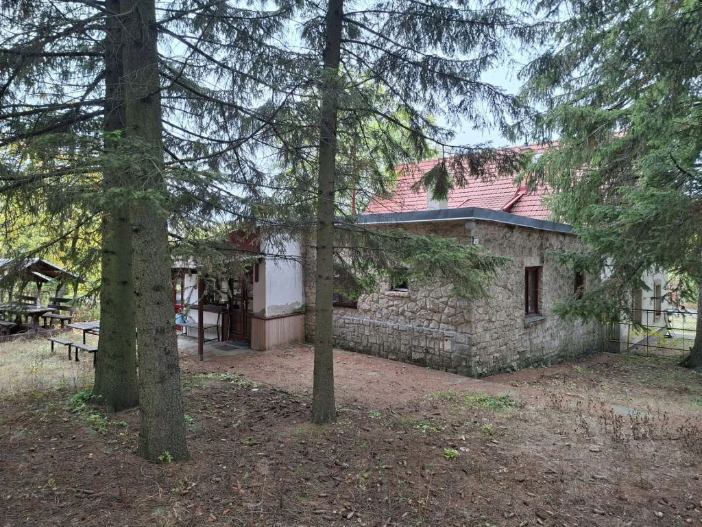 Mátraszentlászló sípályához közel üdülőközpont eladó