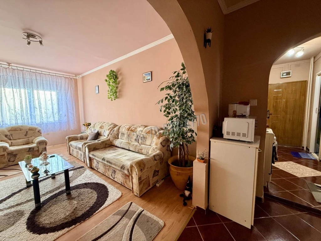 c3-1-name c2-20-name, Oroszlány, Nincs megadva, Táncsics udvar