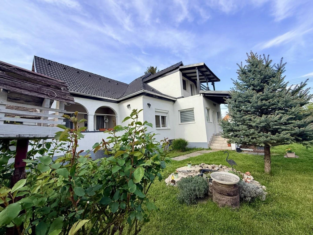 Eladó Családi ház, Oroszlány, Falu, Alkotmány út, 153nm, 95500000 Ft