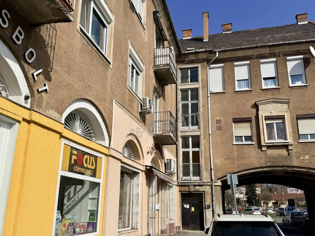 Eladó Társasházi lakás, Oroszlány, Óváros, Fürst Sándor utca, 71nm, 33200000 Ft