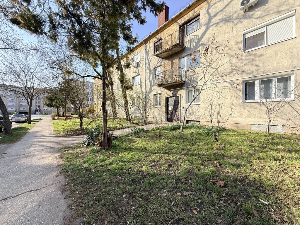 Eladó Társasházi lakás, Oroszlány, Óváros, 36nm, 25900000 Ft