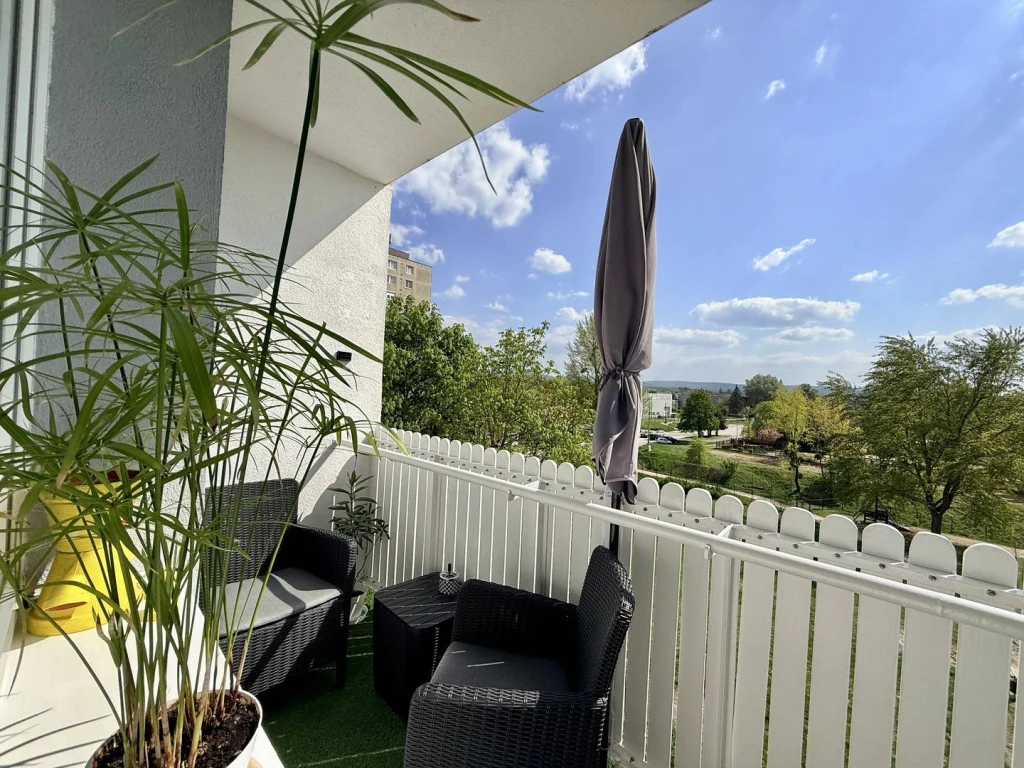 Eladó Társasházi lakás, Oroszlány,  Nincs megadva, 68nm, 45900000 Ft