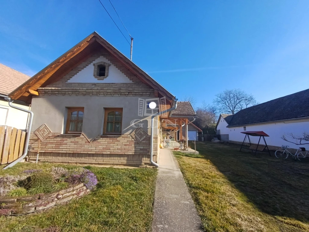 For sale house, Bonyhádvarasd, Buszmegállóhoz közel