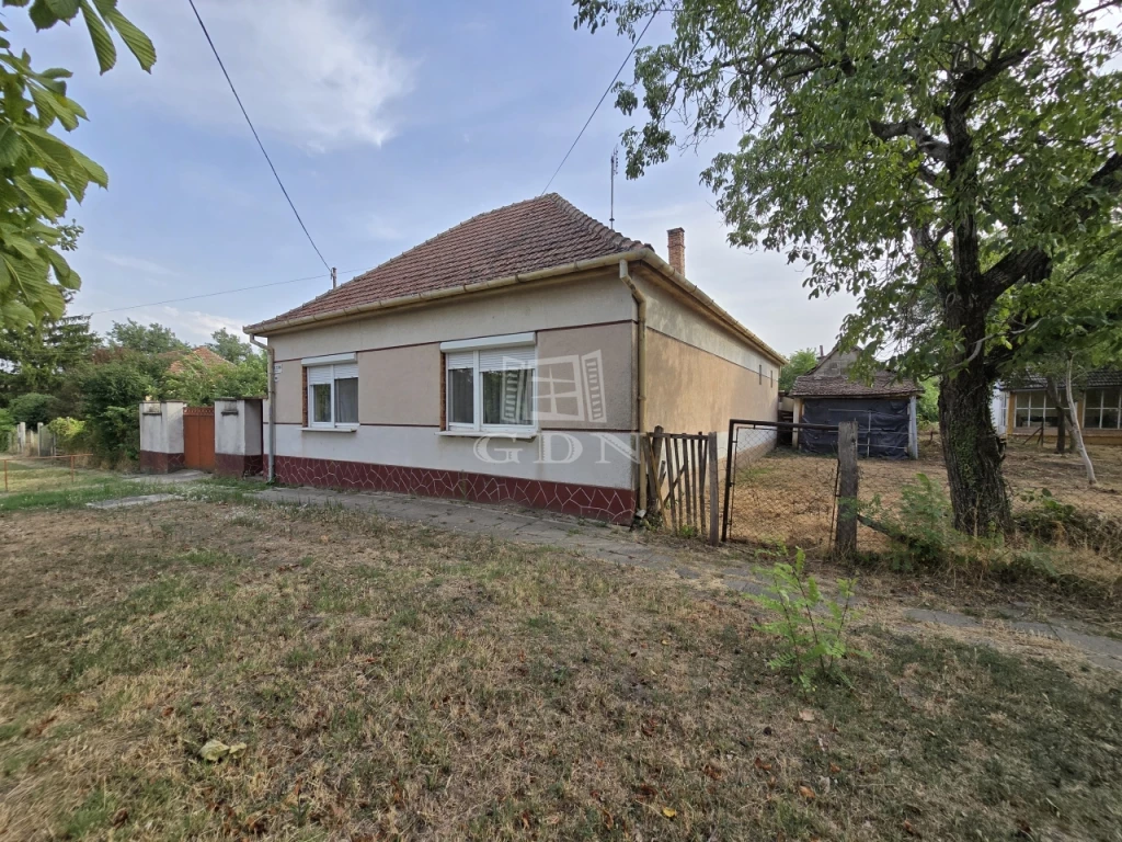 Eladó családi ház, Madaras, Szent István utca