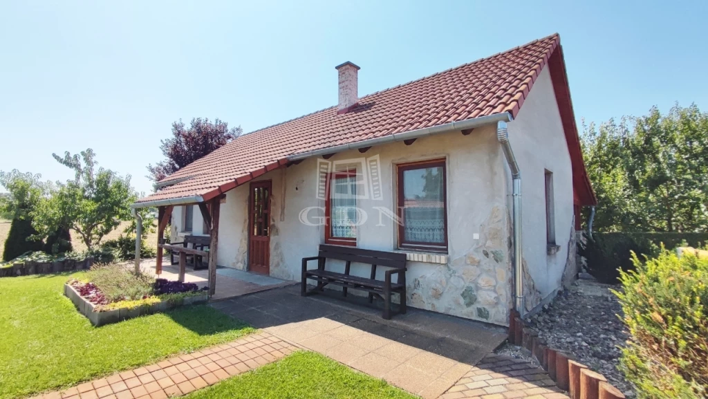 Eladó tanya, Dusnok, Külterületen