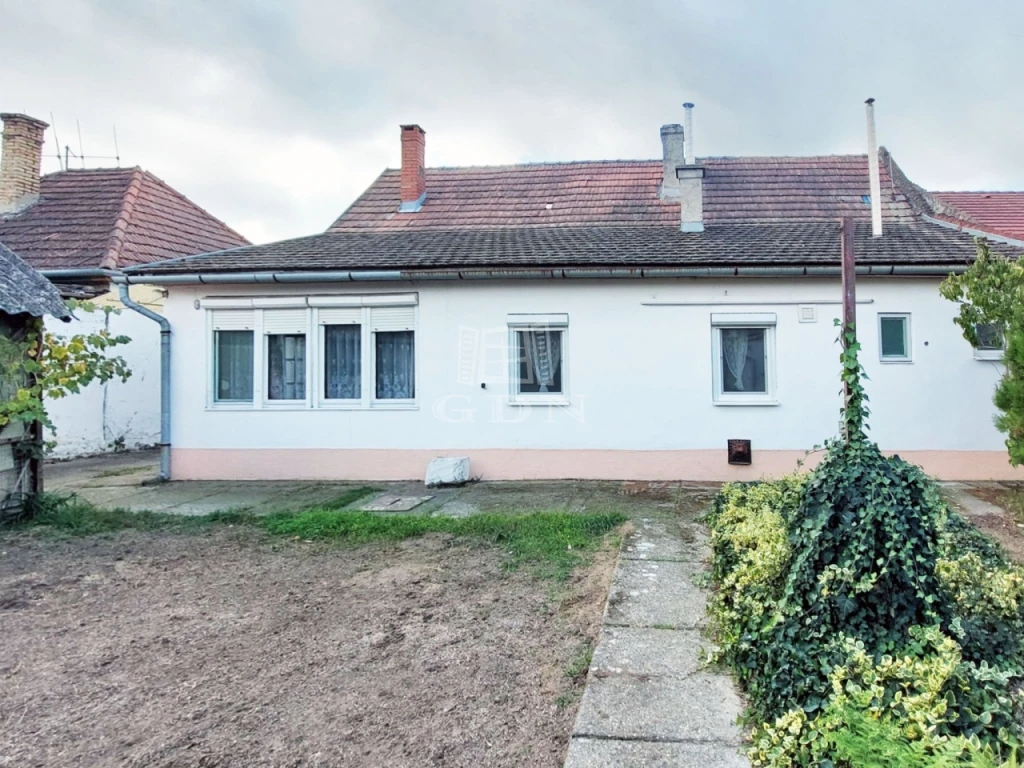 For sale house, Baja, Csendes utcában