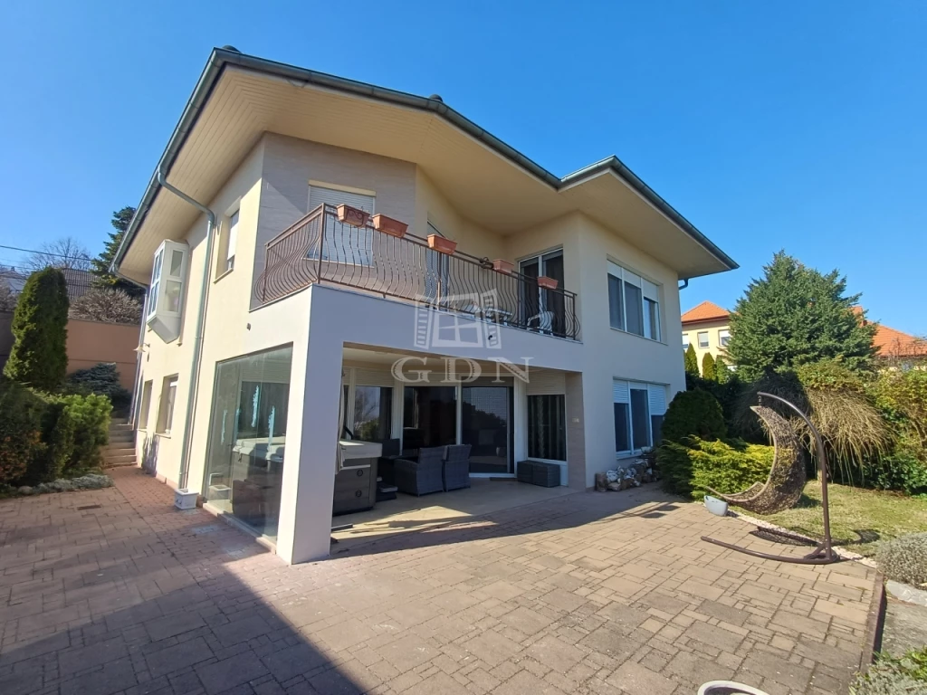 Eladó családi ház, Szekszárd, Bakta, Szekszárd legszebb utcájában