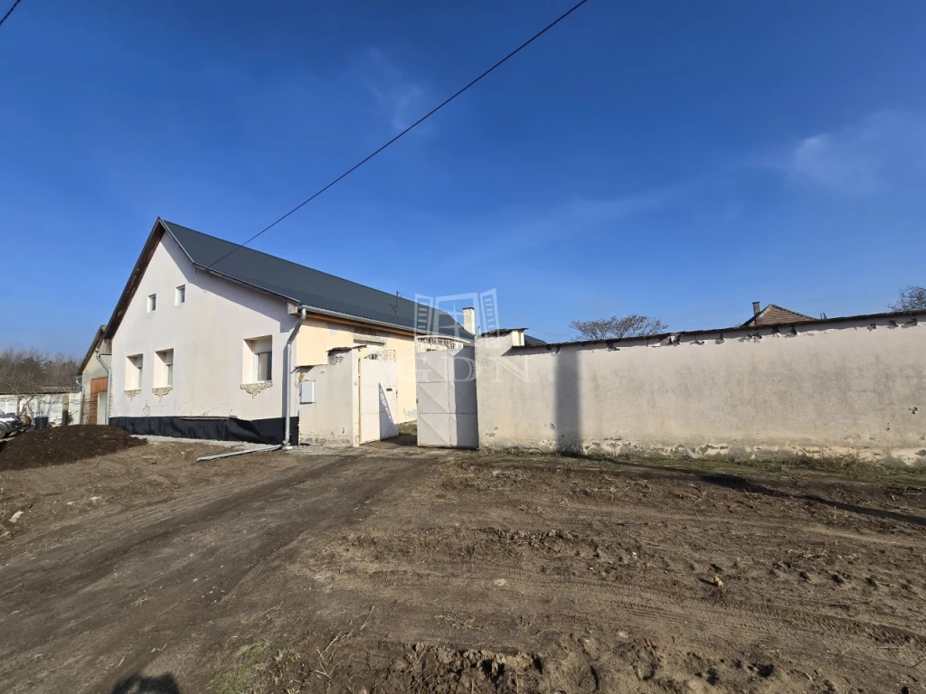 c3-1-name c2-1-name, Vaskút, Zöldfa utca