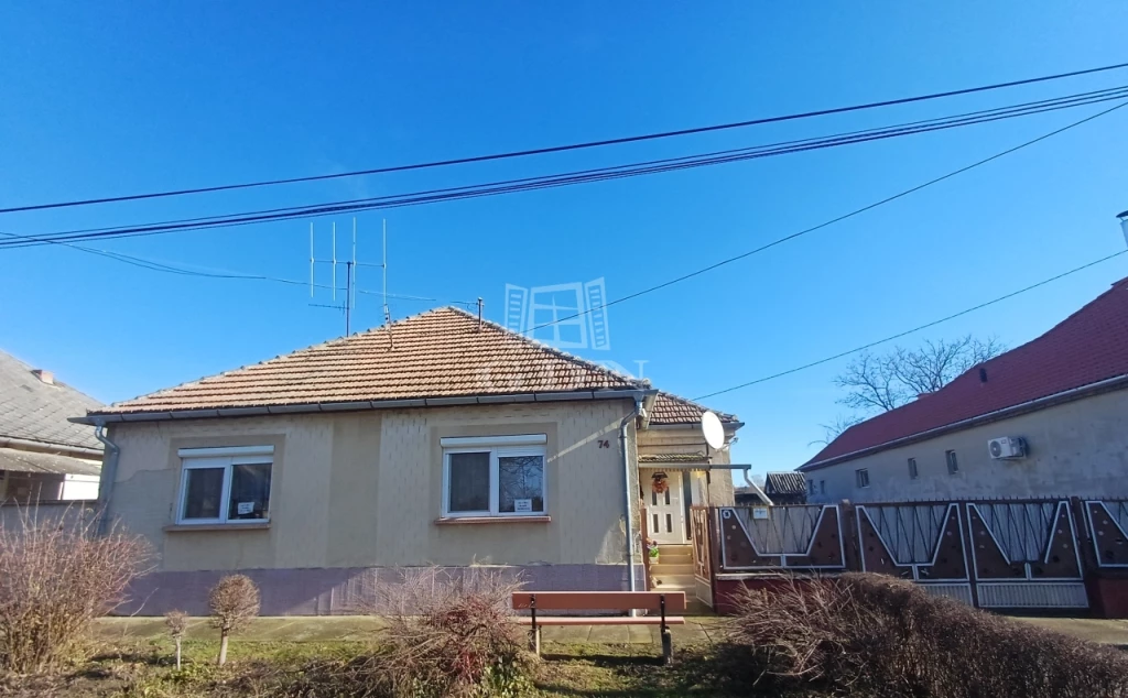 Eladó családi ház, Csávoly, Nyugodt, csendes utcában