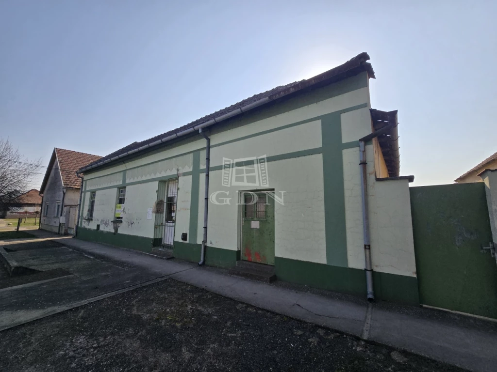 For sale store, Kunbaja, Rákóczi Ferenc utca