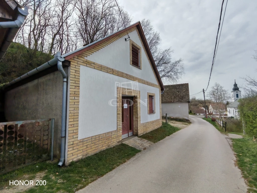 c3-1-name c2-63-name, Nemesnádudvar, Temető Pincesor