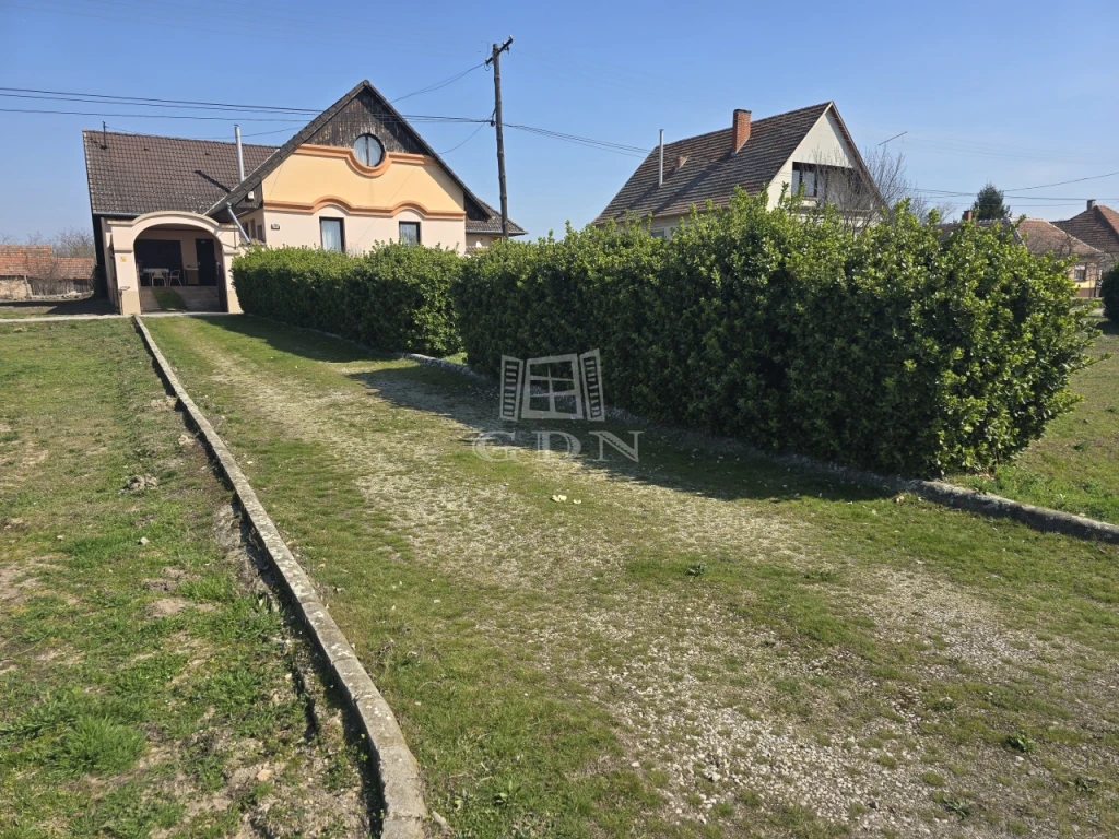 Eladó családi ház, Madaras, Nagyboldogasszony utca