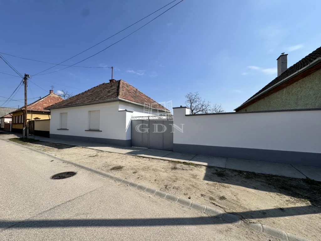 c3-1-name c2-1-name, Baja, Bajaszentistván, Bajaszentistván