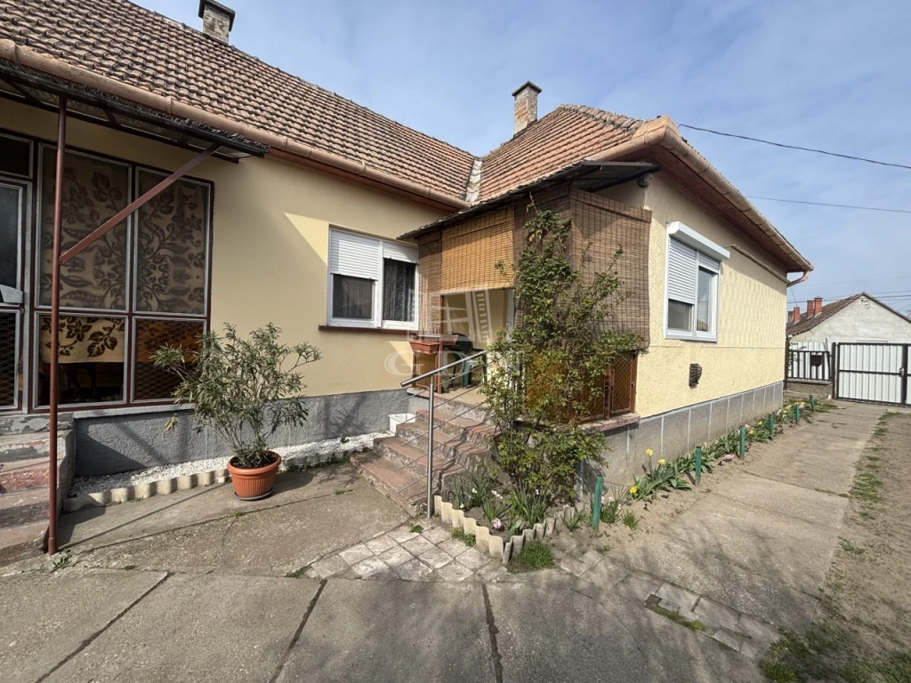 c3-1-name c2-1-name, Baja, Bajaszentistván, Mártonszállási út.