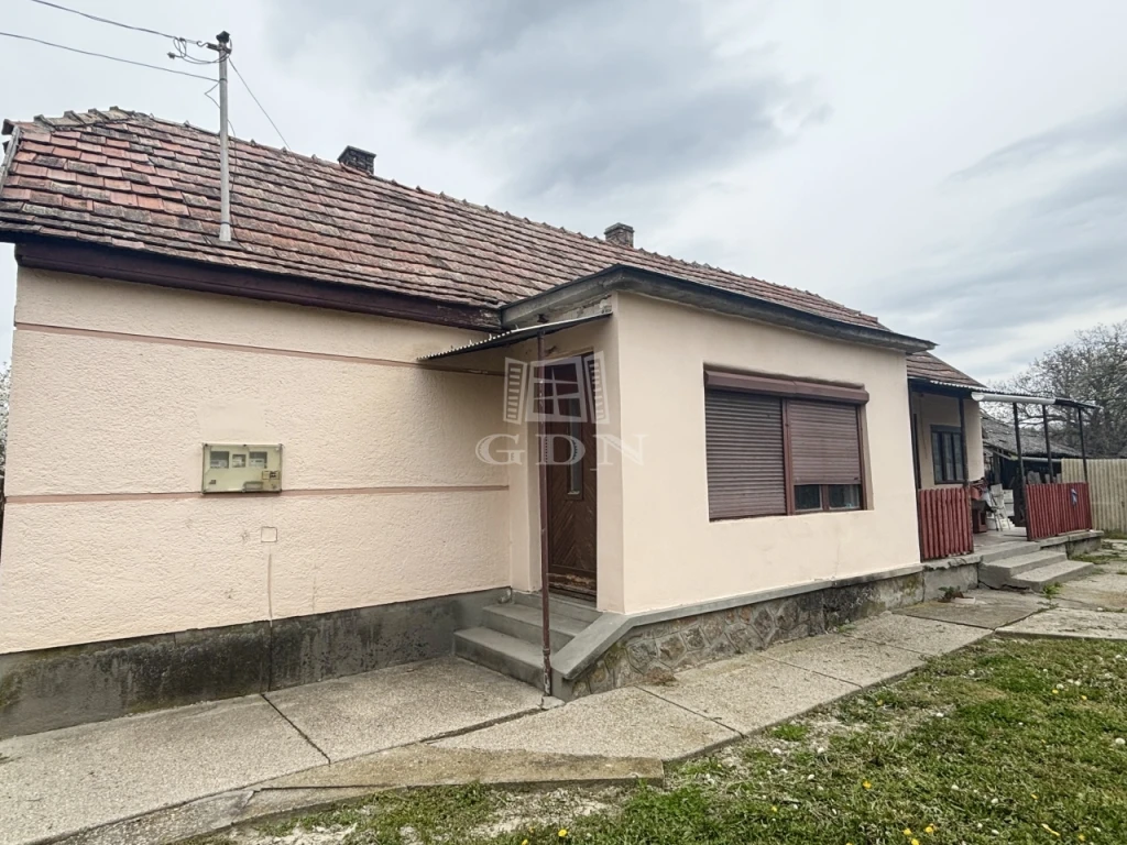 c3-1-name c2-1-name, Pörböly, Hunyadi utca.