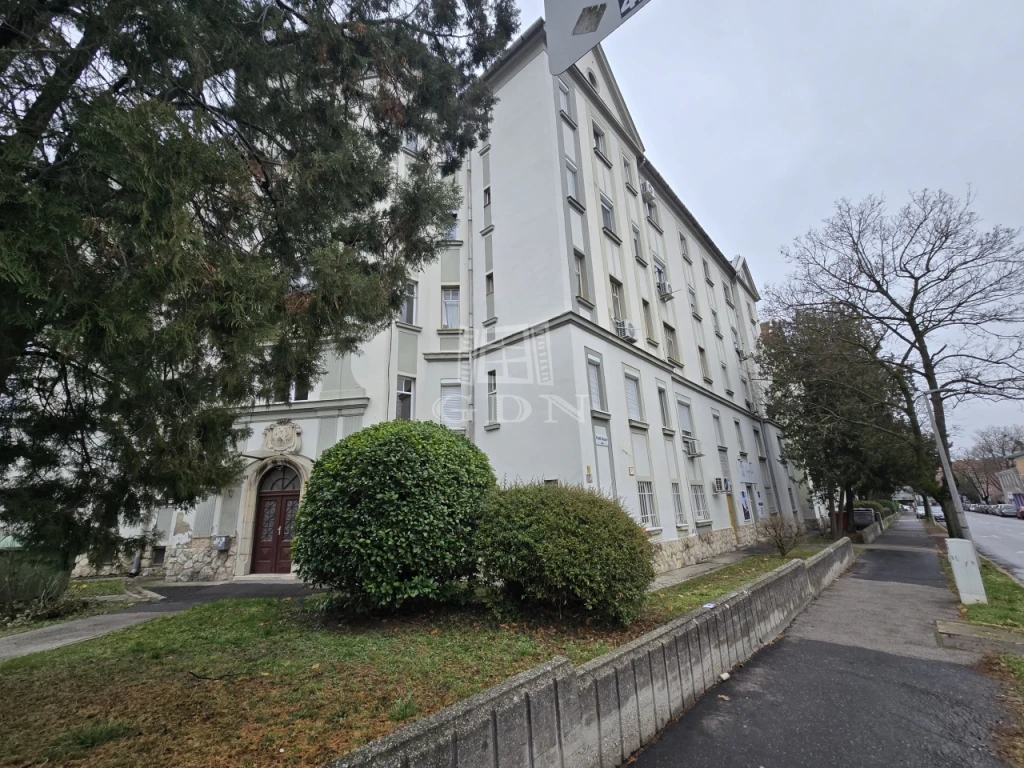 Eladó téglalakás, Pécs, Szigeti külváros, Petőfi utca