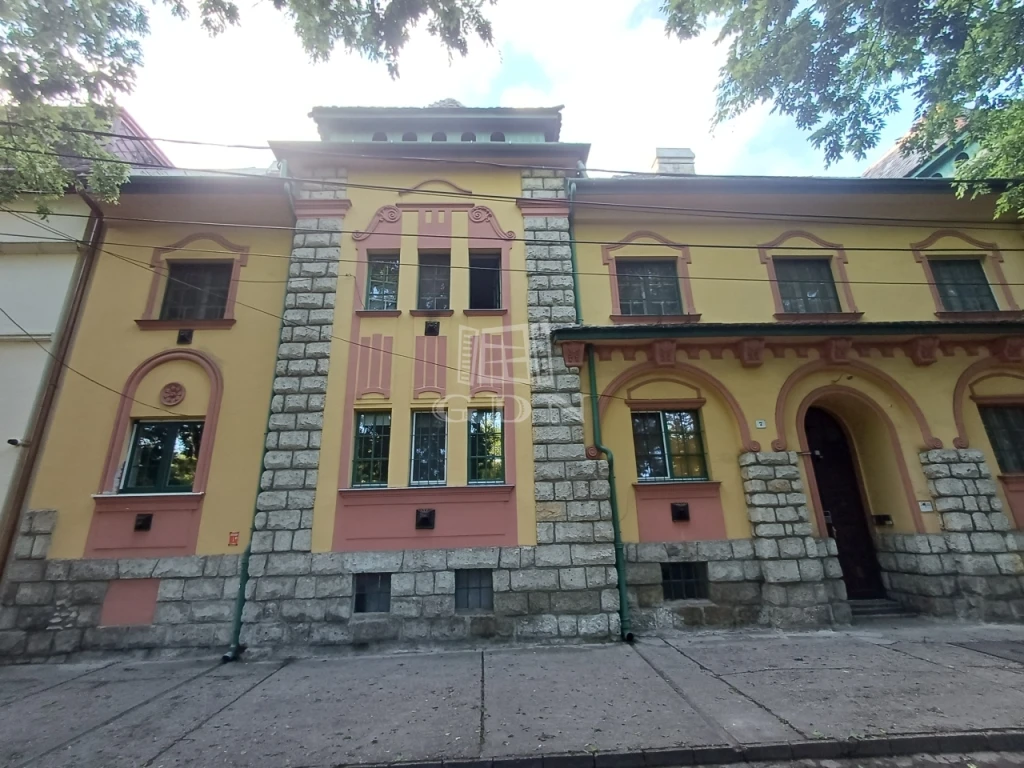 c3-1-name c2-19-name, Baja, Belváros, Bácska tér