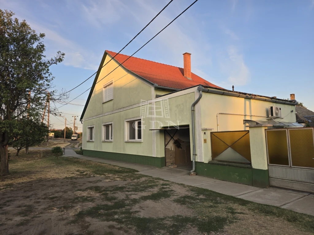 Eladó családi ház, Nagybaracska, Nagybaracska Központ