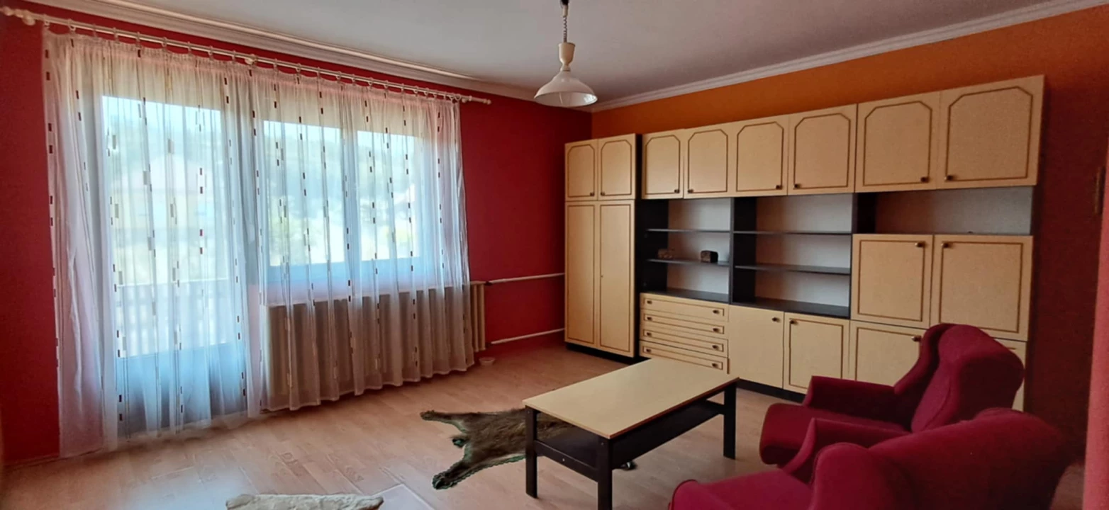 Eladó családi ház, Eszteregnye