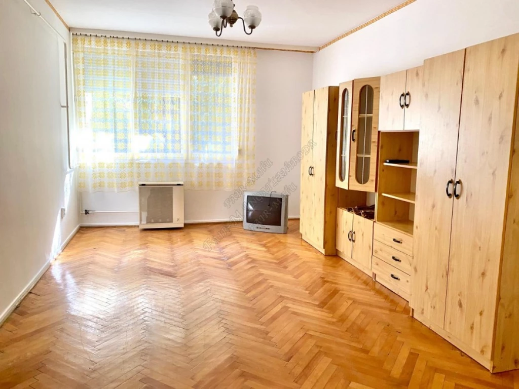 For rent brick flat, Hódmezővásárhely, Belváros, Oldalkosár utca