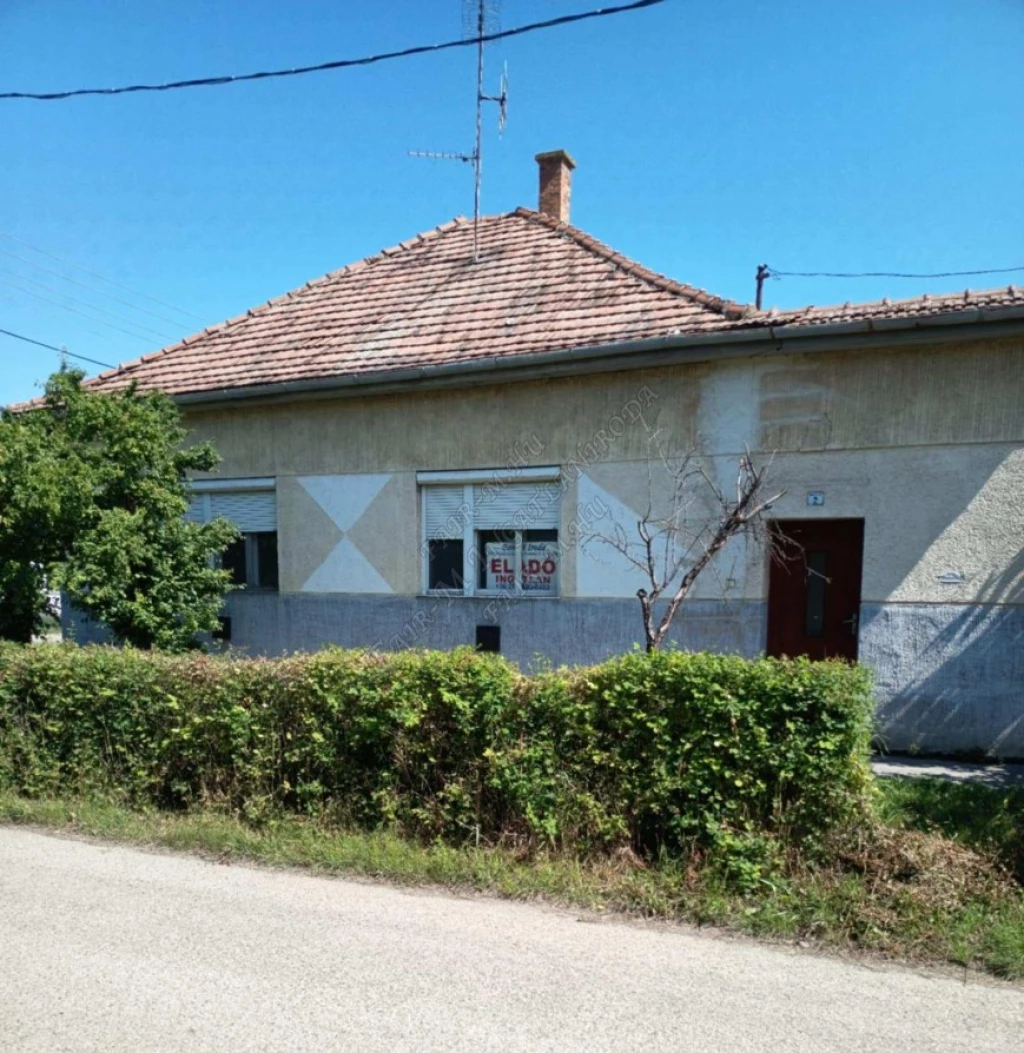 Eladó Kertes ház