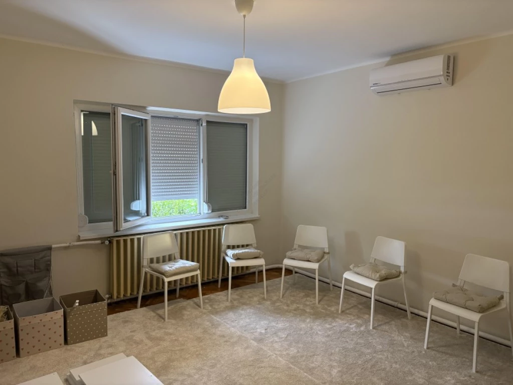 Kiadó Üzlethelyiség, iroda