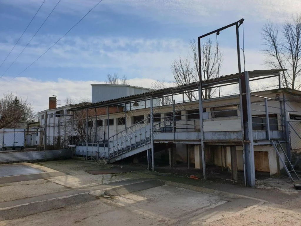 Eladó Ipari ingatlan, Raktár