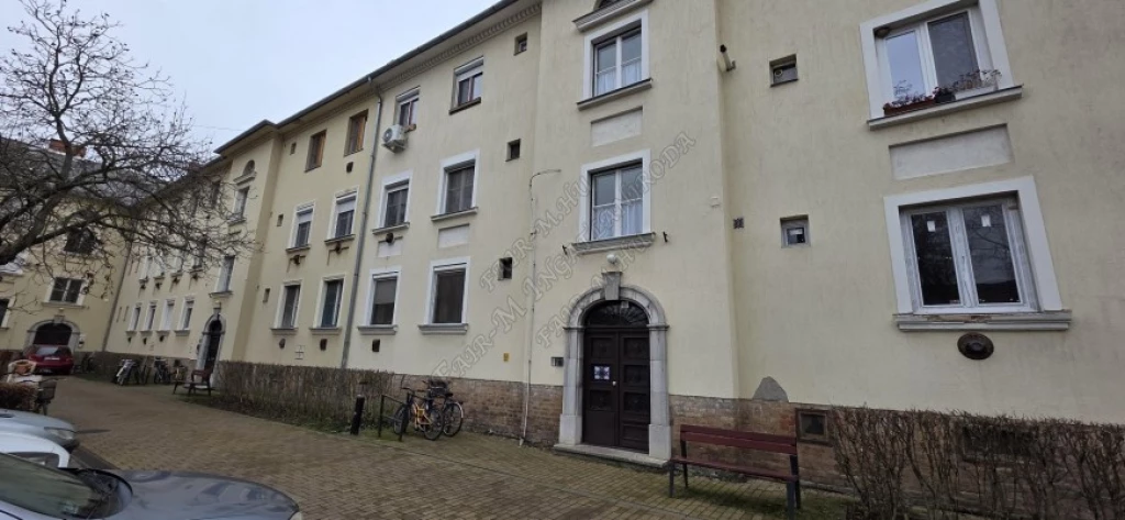 Eladó Társasházi lakás