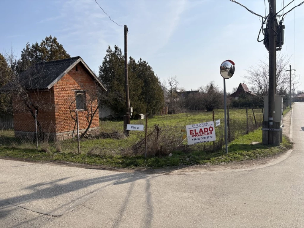 Eladó Telek