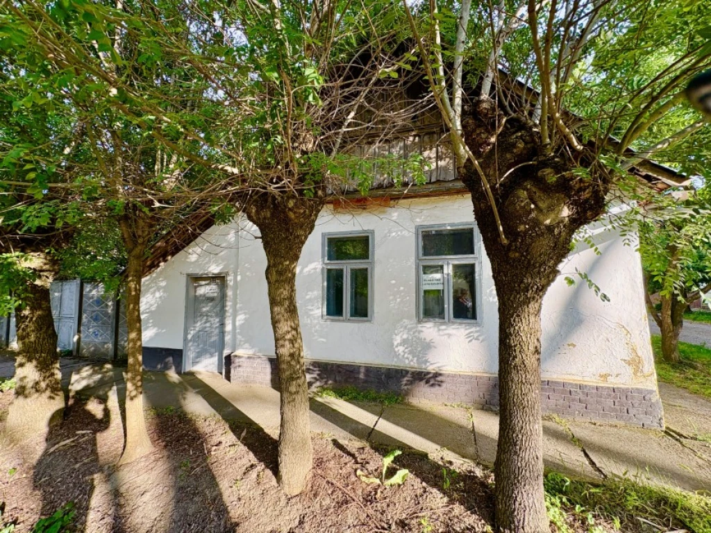 Eladó Kertes ház