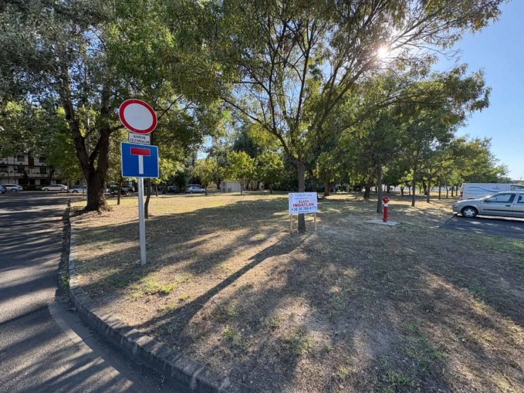 Eladó Telek
