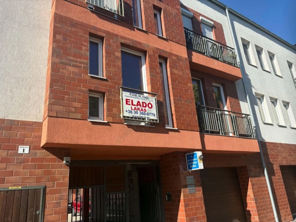 Eladó Társasházi lakás
