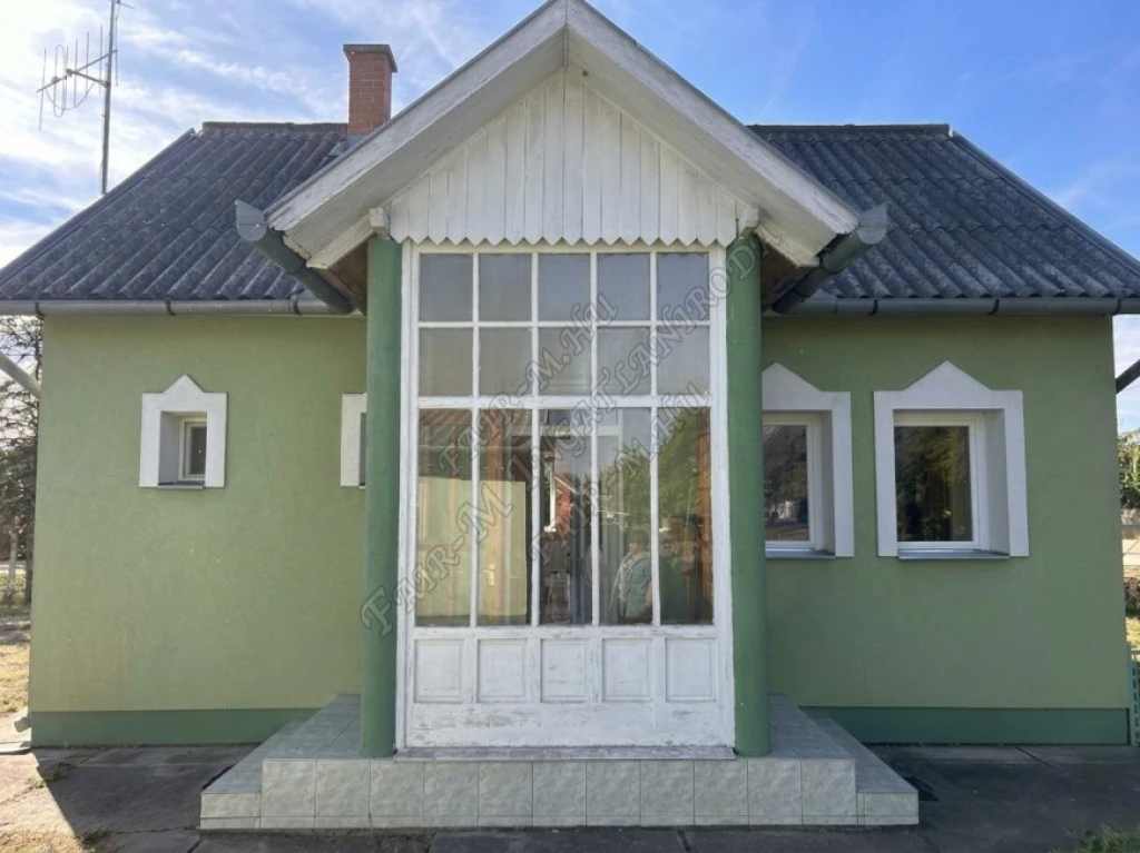 Eladó Kertes ház