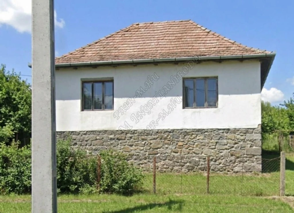 Eladó Kertes ház