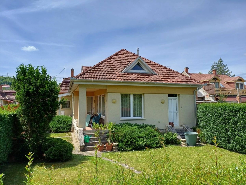 c3-1-name c2-1-name, Salgótarján, Forgáchtelep, Szérüskert