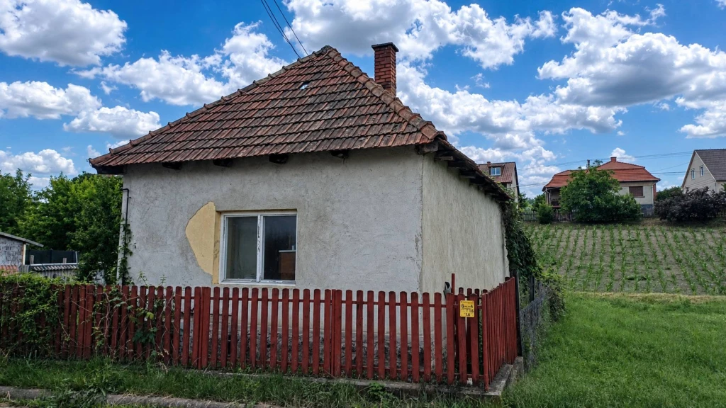 c3-1-name c2-1-name, Cered, Kossuth Lajos utca
