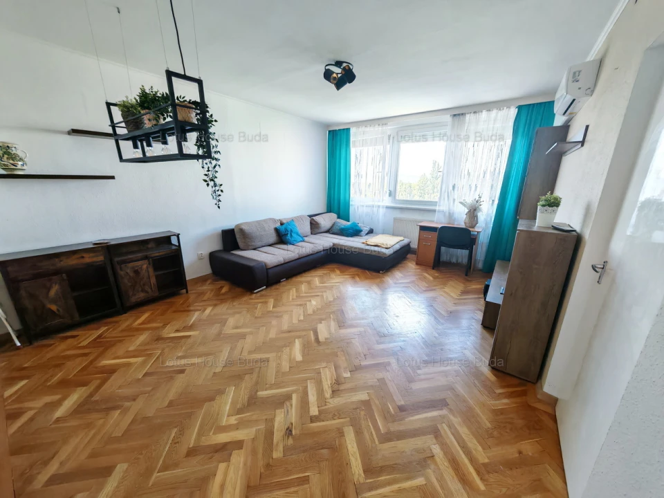 Eladó panellakás, Budapest XV. kerület, Mézeskalács tér