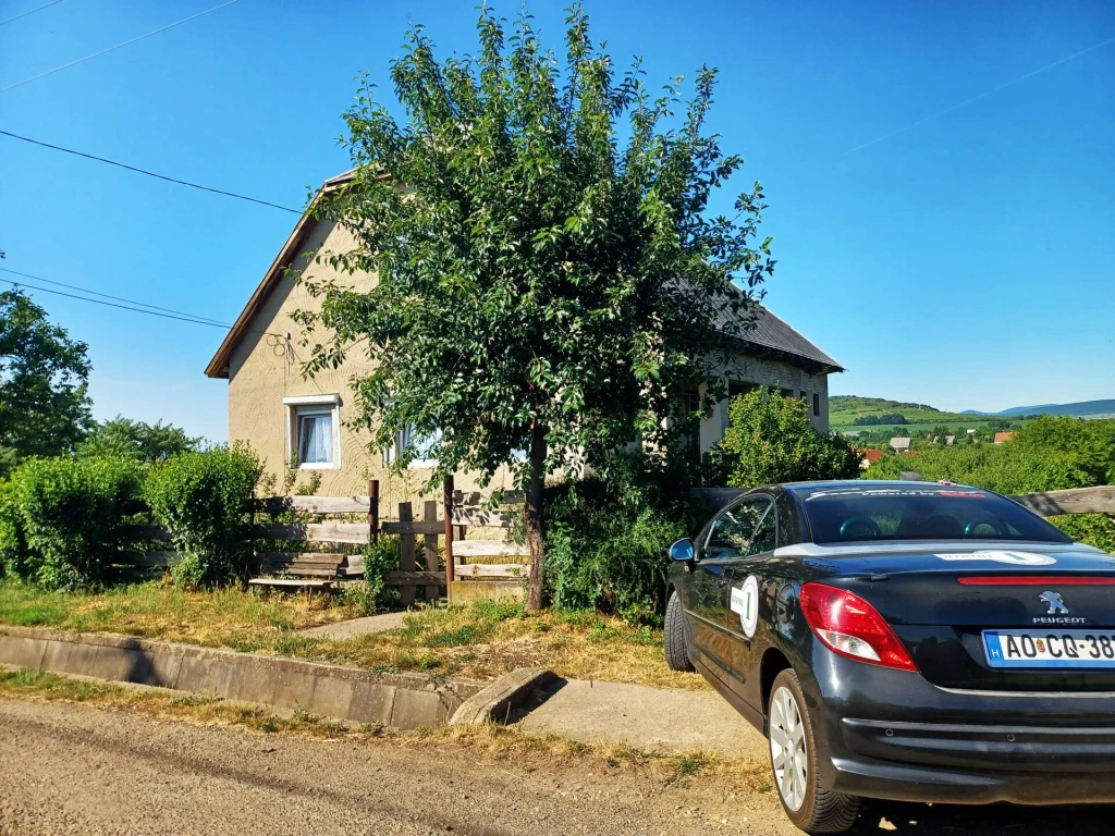 Eladó részben felújított, pincés családi ház Monok szívében – azonnal költözhető állapotban!