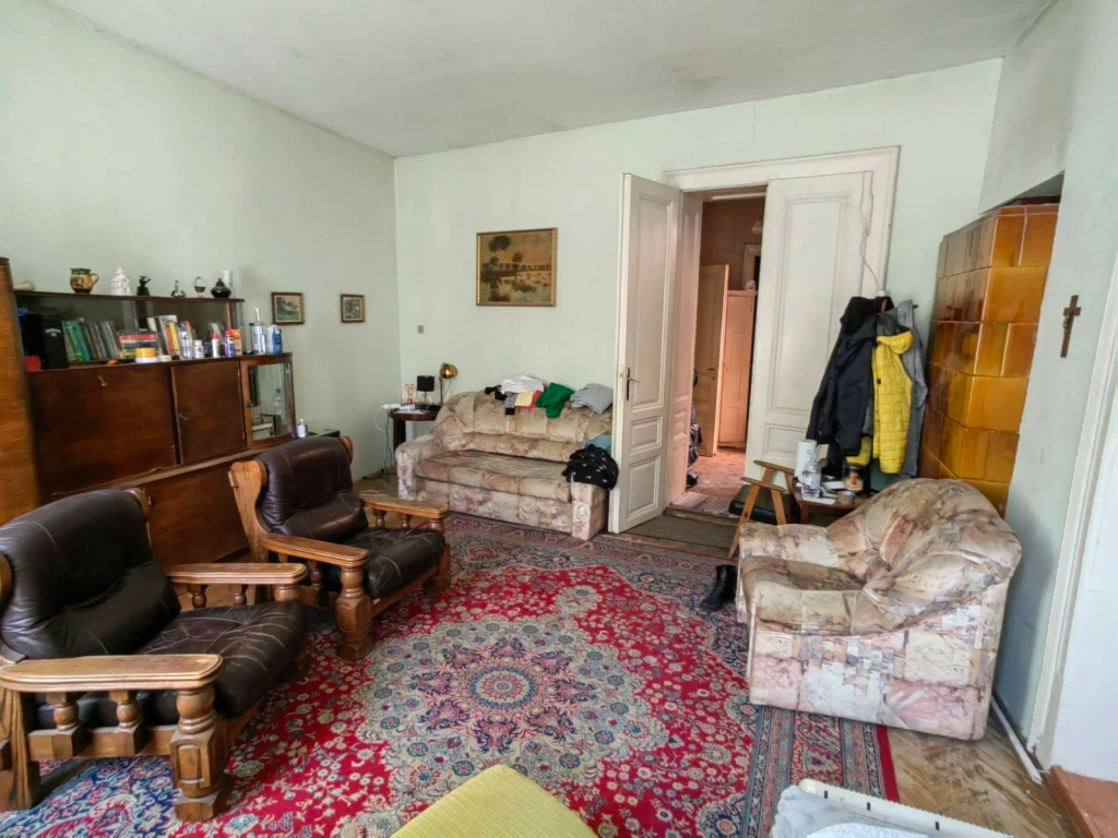 Kivételes lehetőség Miskolc Vörösmarty úton, 1209 m² TELEK 130 m² felújítandó házzal ELADÓ!