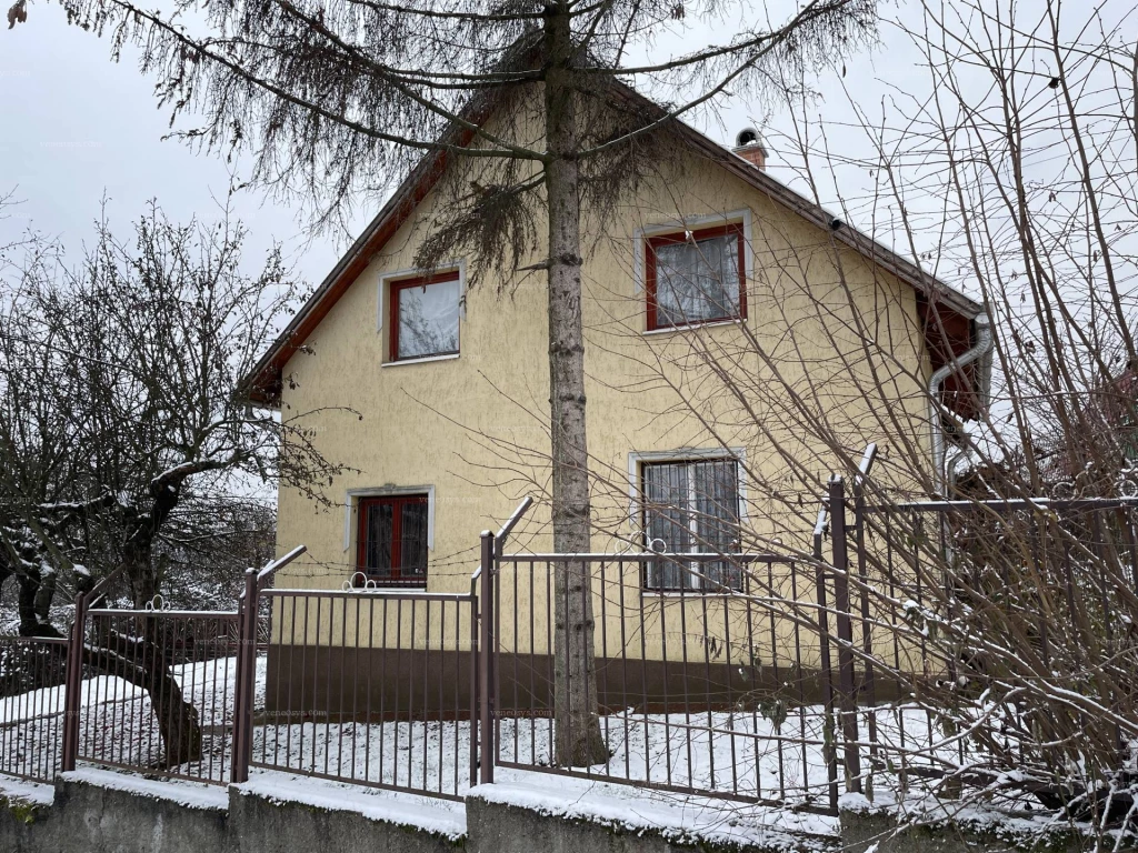 Miskolc Szarka-hegyen kétszintes, 98 nm-es panorámás családi ház eladó