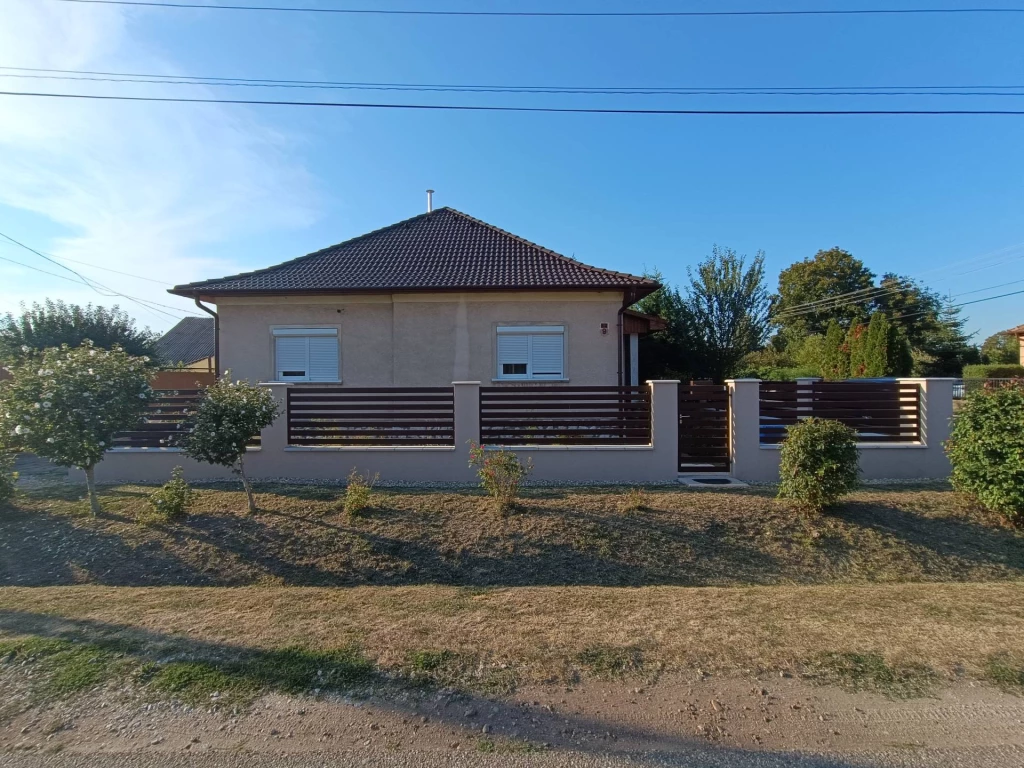 For sale house, Szirmabesenyő