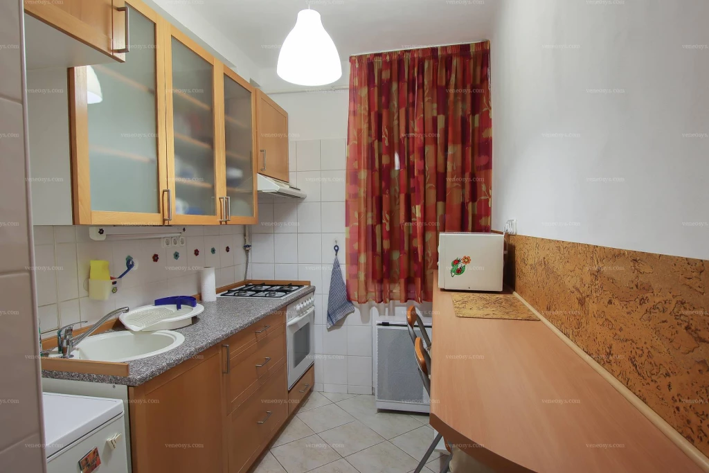 Miskolc Győri kapuban 2. emeleti, felújított, 56 m²-es, alacsony rezsijű lakás eladó.