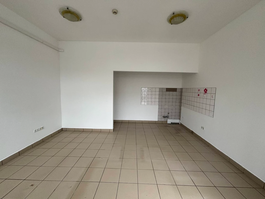 For rent store, Miskolc