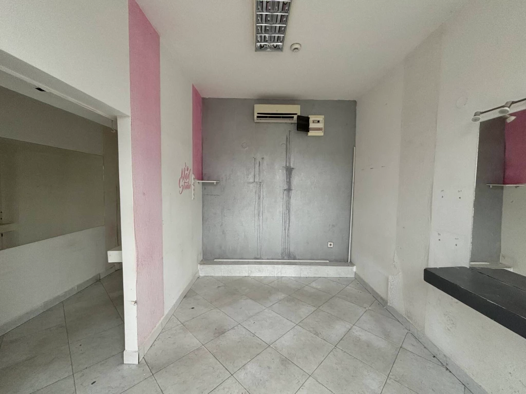 For rent store, Miskolc