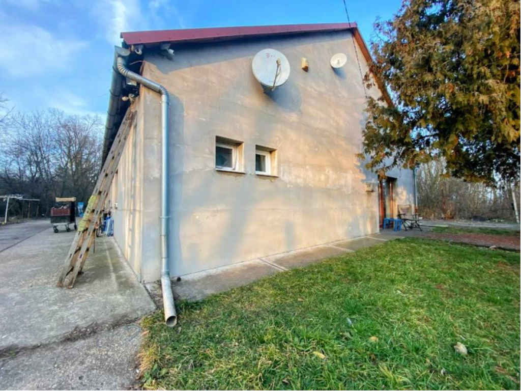 ELADÓ Emőd külterületén, az ADORJÁN-TANYÁN, egy részben felújított/korszerűsített, 4 szoba-nappalis, B°:300 m², szintes LAKÓHÁZ/TANYA, 5000 m² telken, REMEK ÁRON!!!