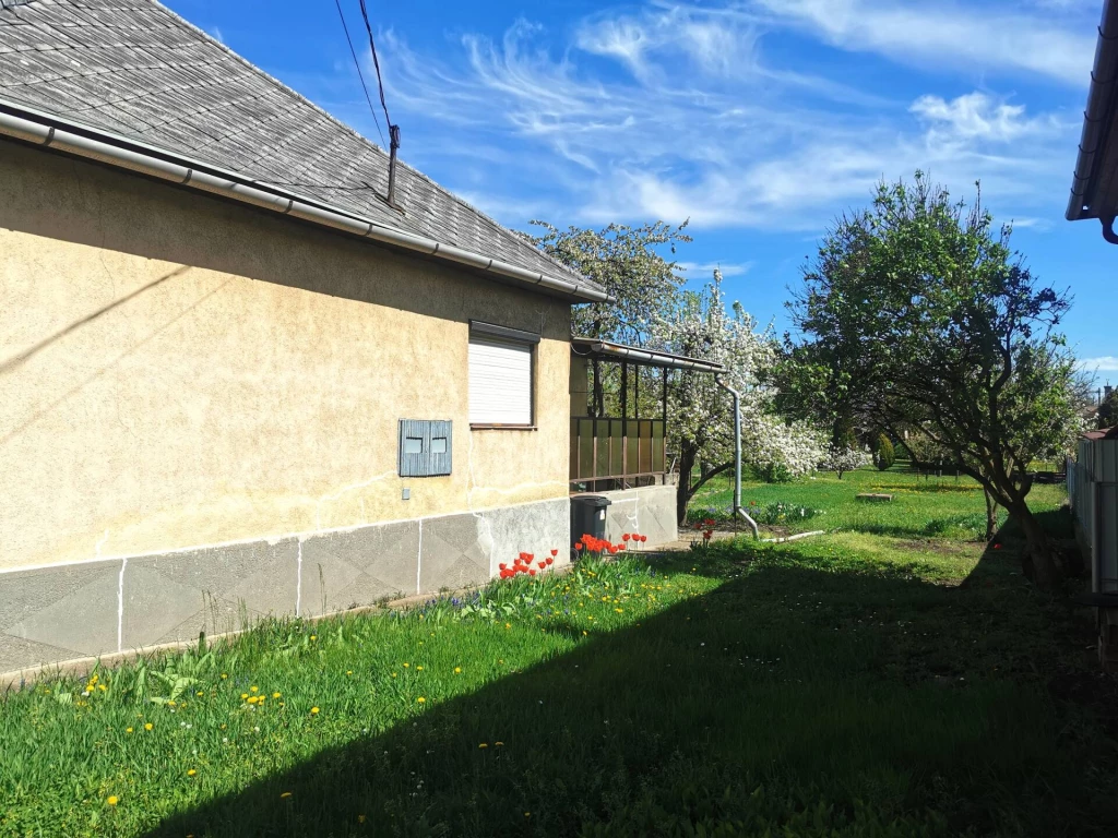 For sale house, Szirmabesenyő