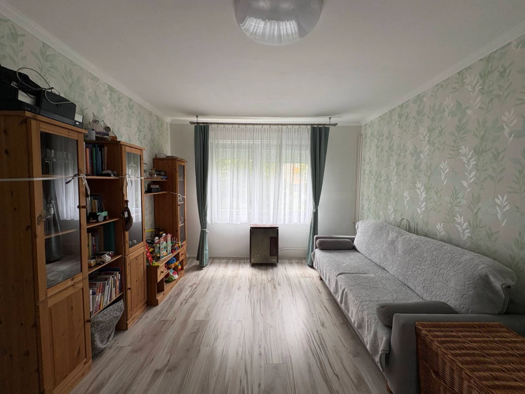 Eladó 2 szobás lakás Miskolc-Komlóstetőn – Kiváló befektetés, remek környéken!