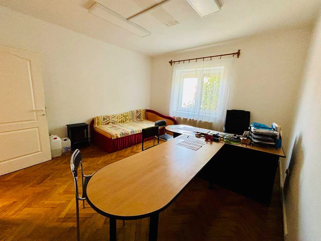 Vállalkozásra alkalmas családi házat kínál irodánk eladásra