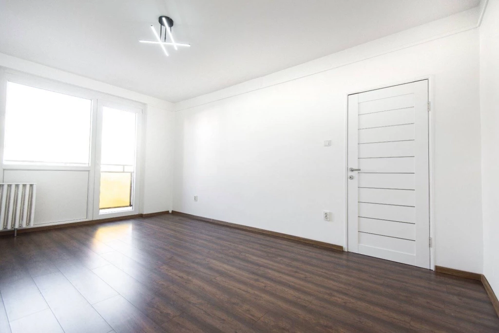 Bérleménybe kínálok Miskolc Győri kapu városrészen egy 37m2-es teljesen felújított lakást.